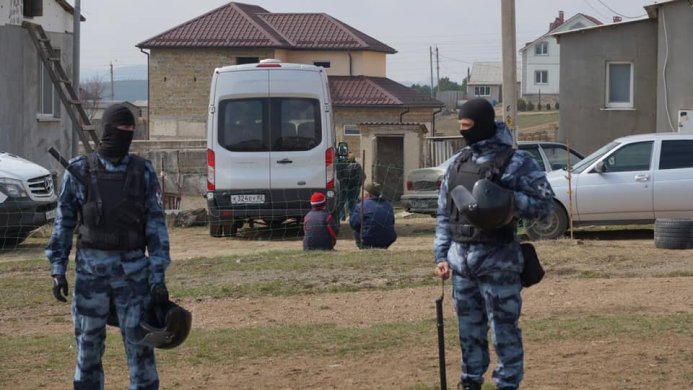 Массовые обыски в домах крымских татар, Симферопольский район, 27 марта 2019 года / Фото: «Крымская солидарность».